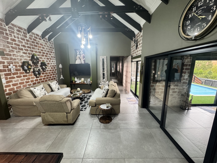 4 Bedroom Property for Sale in Outeniquasbosch Western Cape